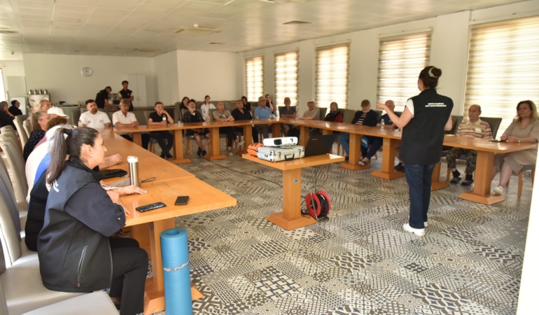 Kepezden-Huzurevi-sakinlerine-afet-bilinci-egitimi_4