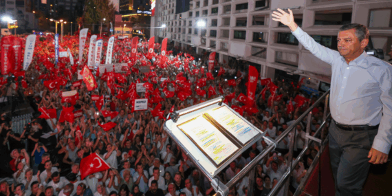 CHP Genel Başkanı Özgür Özel’den Muhittin Böcek’e destek 