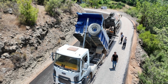 Büyükşehir kırsal ve mahalle yollarında asfalt mesaisinde  