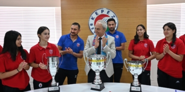 Kocagoz,-Turkiyenin-hentbol-yildizlarini-agirladi_5