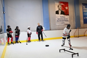 BUZ HOKEYİ GELİŞİM KAMPI (2)