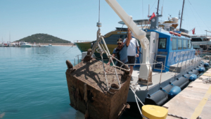Balıkçı Barınağı’nda deniz dip temizliği yapıldı (8)