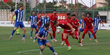 Kocagoz,-Kepezspor-Futbol-AS-Karaman-KF-macini-tribunden-izledi_9