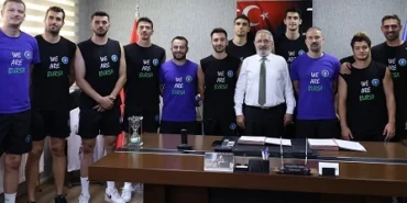bursa-buyuksehir-belediyespor-erkek-voleybol-takimi-nda-imzalar-tamam-1754718163-32_large.webp.webp