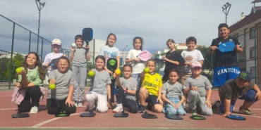 izmir-de-bostanlispor-dan-pickleball-icin-aile-okulu-1756107076-527_large.webp.webp