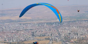 kayseri-de-yamac-parasutculeri-kiyasiya-yaristi-1754806276-454_large.webp.webp