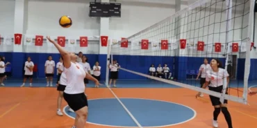kiz-cocuklarindan-voleybol-kursuna-yogun-ilgi-1754116567-507_large.webp.webp
