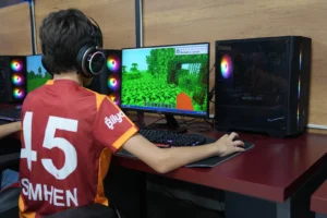ozel-gereksinimli-cocuklara-teknoloji-dolu-yaz-etkinligi-1755254080-674_large.webp.webp