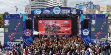 5-inci-uluslararasi-kayseri-yari-maratonu-renkli-basladi-1758429160-377_large.webp.webp