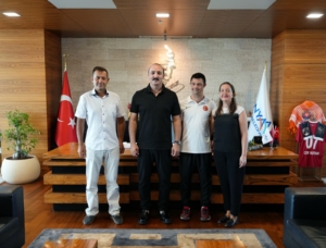 BAŞKAN KOTAN’DAN MİLLİ YÜZÜCÜYE DESTEK (3)