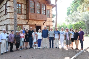Yasli-Dostu-Kepez-icin-gonullulerle-el-ele_6