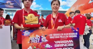 izmirli-genc-teknofest-2025-te-turkiye-birincisi-oldu-1759131868-571_large.webp.webp