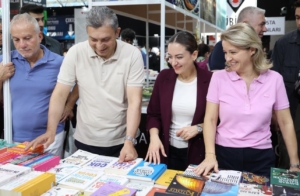 15. Antalya Kitap Fuarı'na Vali Şahin'den Ziyaret (9)