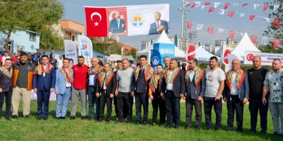 9-geleneksel-ismet-atli-karakucak-guresleri-basladi-1761366939-690_large.webp.webp