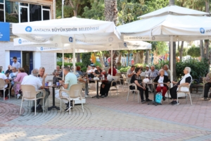 Alanya Emekli Kahvesine Emeklilerden Tam Not (4)
