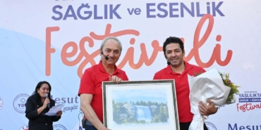 Baskan-Kocagoz-ve-sanatci-Mert-Firat-Sanatin-Yaslilikta-Iyilestirici-Gucunu-konustu_2