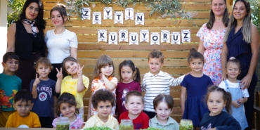 EKİPLERİN TOPLADIĞI ZEYTİNLERİ MİNİKLER İŞLEDİ (1)