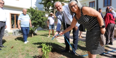 Kepez-Sefkat-ve-Huzurevinde-renkli-etkinlik;-cicekler-dikildi,-gonuller-isindi_7