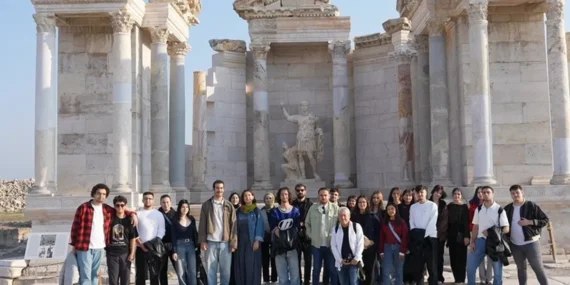 denizli-buyuksehir-den-genclere-yonelik-turizm-atagi-1761367755-720_large.webp.webp