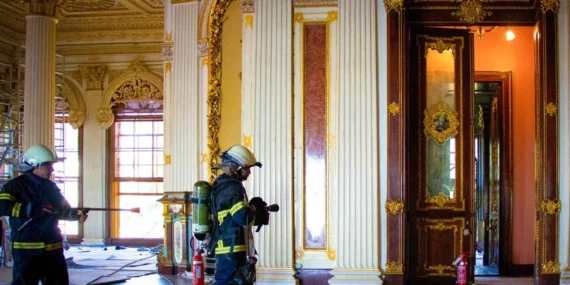dolmabahce-sarayi-nda-gercekci-yangin-tatbikati-1761566173-819_large.webp.webp