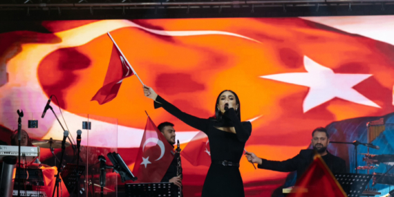 Elif Buse Doğan’dan Cumhuriyet Coşkusu Konseri!