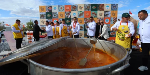 kayseri-de-gastronomi-soleni-basladi-1761365596-389_large.webp.webp
