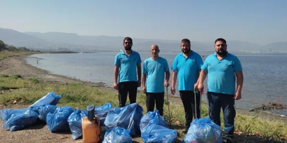 kocaeli-de-sahil-temizligi-mavi-takim-dan-sorulur-1761371098-249_large.webp.webp