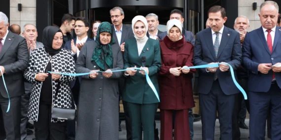konya-da-karatay-kultur-merkezi-hizmete-girdi-1761150505-780_large.webp.webp