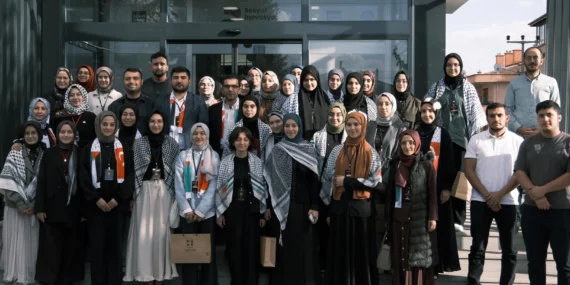konya-da-liseli-gencler-filistin-icin-bulustu-1761115624-312_large.webp.webp