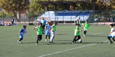 konya-karatay-da-ilkokullar-arasi-futbol-heyecani-1761565931-706_large.webp.webp