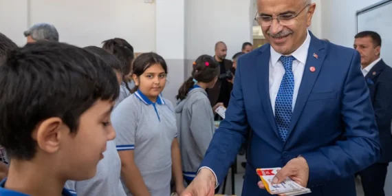 malatya-da-baskan-er-ortaokul-ogrencilerini-ziyaret-etti-1761577511-785_large.webp.webp