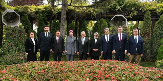 memduh-buyukkilic-a-bakan-goktas-tan-ovgu-1761366047-412_large.webp.webp