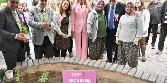 meme-kanseri-icin-pembe-cicekler-toprakla-bulustu-1761149890-976_large.webp.webp