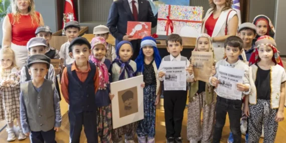 mersin-de-miniklerden-cumhuriyet-coskusu-1761660533-63_large.webp.webp