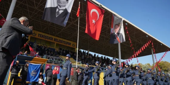 yenisehir-stadyumunda-cumhuriyet-coskusu-1761742797-618_large.webp.webp