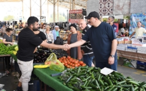 BAŞKAN KOTAN PAZAR ESNAFINI ZİYARET ETTİ (3)