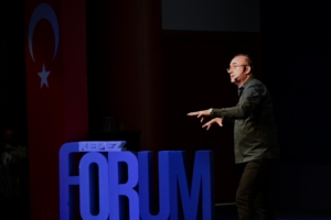 Kepez-Forumda-10-Kasim-Soylesisi;-Sunay-Akin-ile-Aslanli-Yol_7