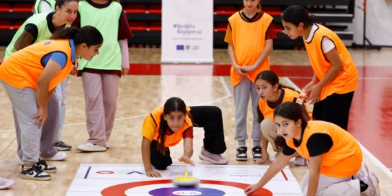 antalya-da-kiz-cocuklari-floor-curling-ile-tanisiyor-1762248302-506_large.webp.webp