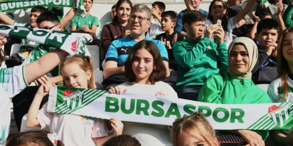 bursa-osmangazi-de-100-cocuk-ilk-kez-bursaspor-macinda-1762101430-285_large.webp.webp