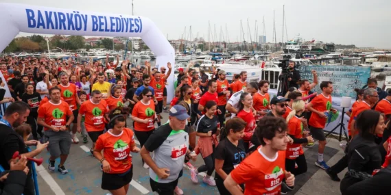 istanbul-bakirkoy-de-ogretmenler-gunu-icin-2-bin-800-kisi-kostu-1763901114-995_large.webp.webp