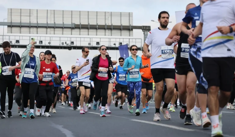istanbul-yari-maratonu-icin-kayit-zamani-1764506788-110_large.webp.webp