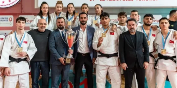 izmir-in-judoculari-yenilgisiz-sampiyonluga-ulasti-1762240135-255_large.webp.webp