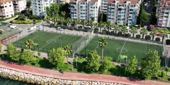 kocaeli-buyuksehir-den-kirsala-12-futbol-sahasi-1762841729-148_large.webp.webp