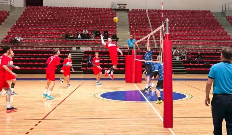 konya-voleybol-coskusuna-ev-sahipligi-yapiyor-1763550221-850_large.webp.webp