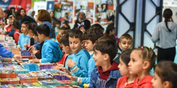 malatya-da-kitap-fuari-ilgisi-1762180442-824_large.webp.webp