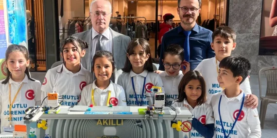 Genç Bilimciler İzmir’de Projelerini Sergiledi