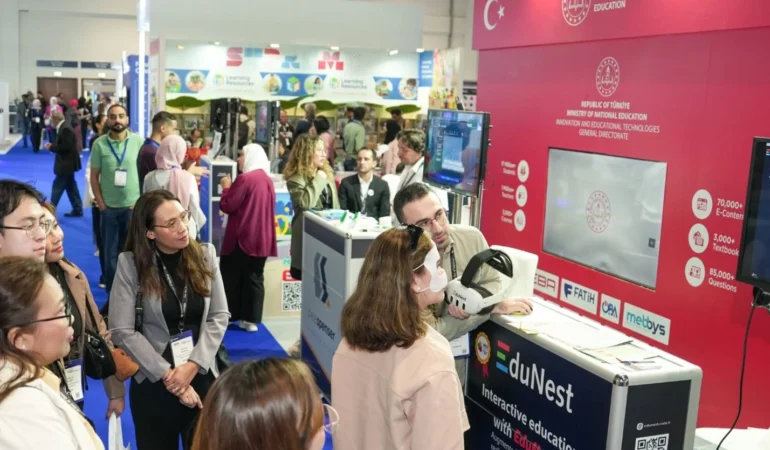 turkiye-nin-egitim-teknolojileri-dubai-de-tanitildi-1763119781-619_large.webp.webp